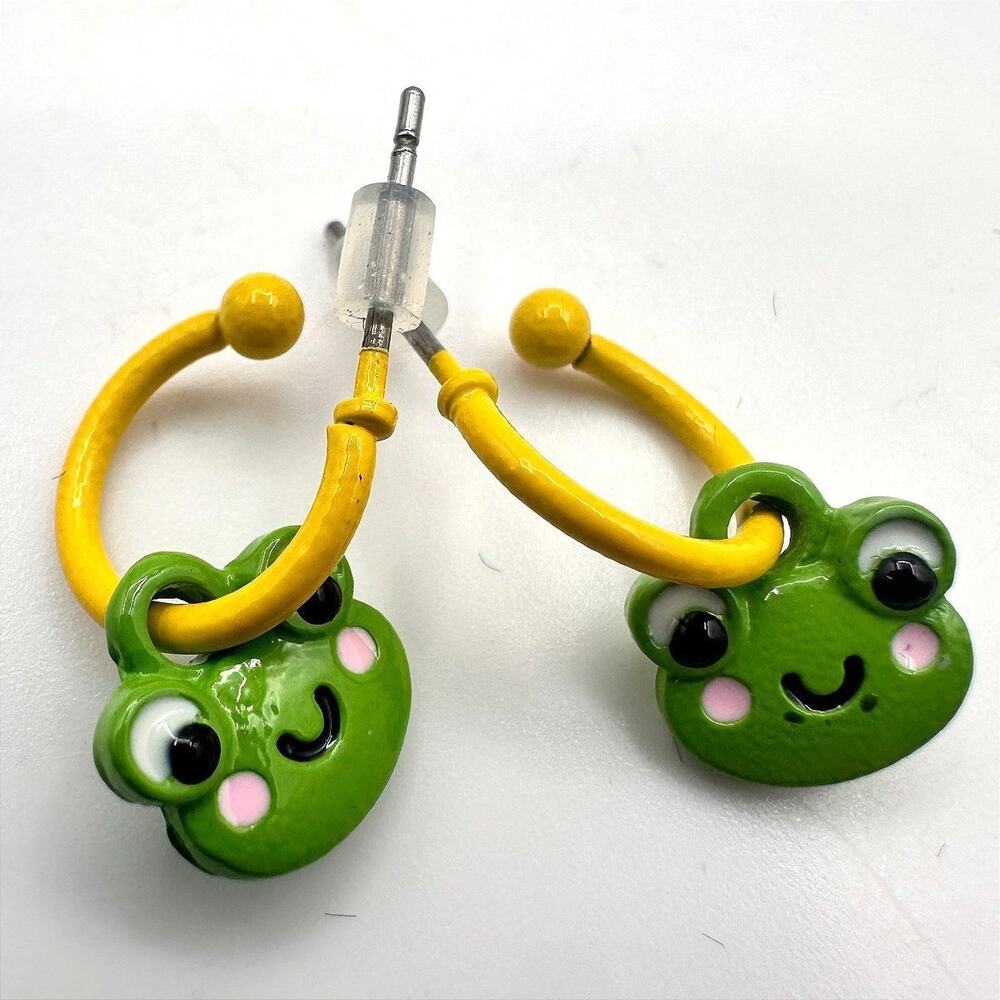 Vintage 90s Green Frog Hoop Earrings Yellow Enamel Animal Kitsch Pierced Jewelry